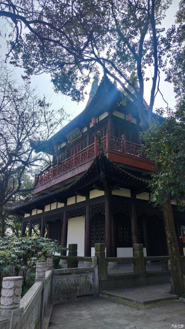 人社部：推动扩大基本养老保险基金委托投资规模